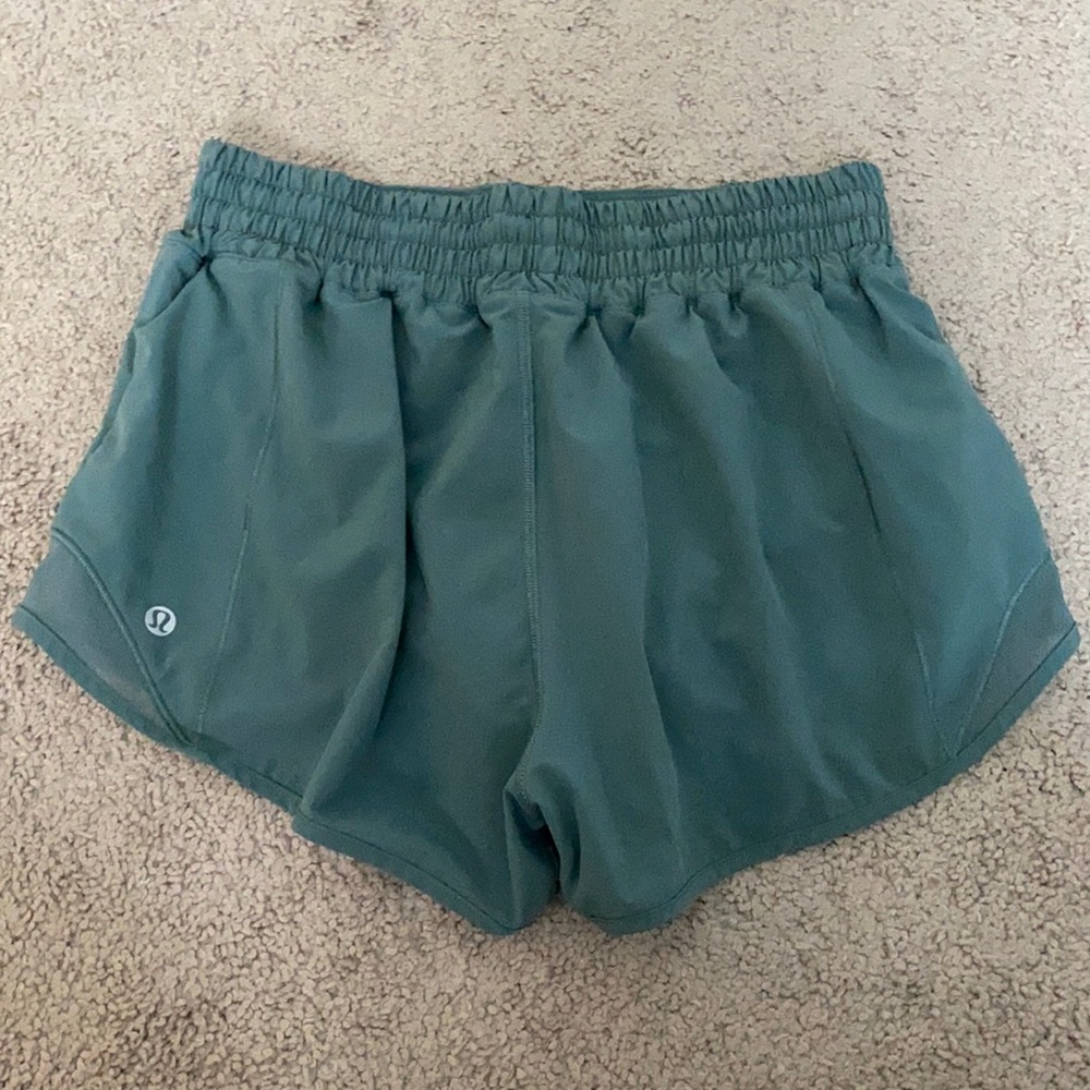 Lululemon hotty hot shorts 2.5 inch highrise